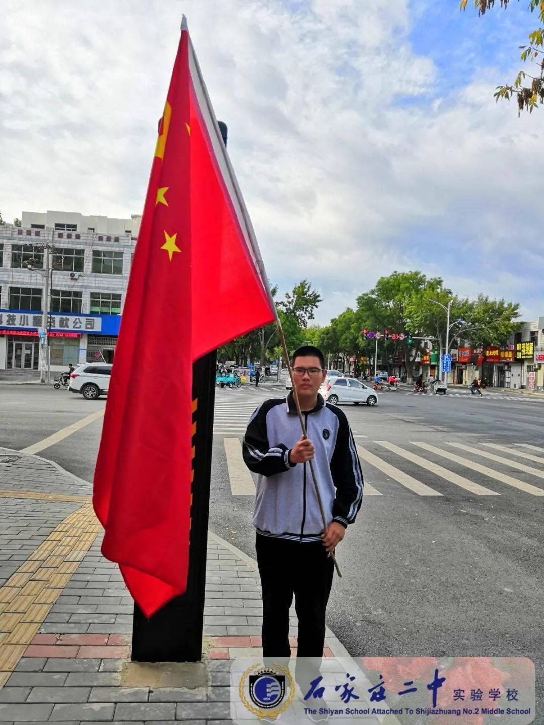 朱红之韵,米白之雅——宇通T7“新春鸿运版”引领民族风潮