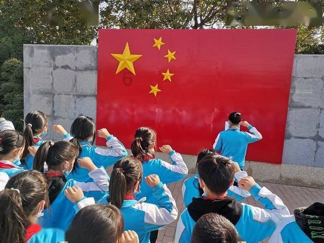 欢声阅新篇 妙趣迎龙年