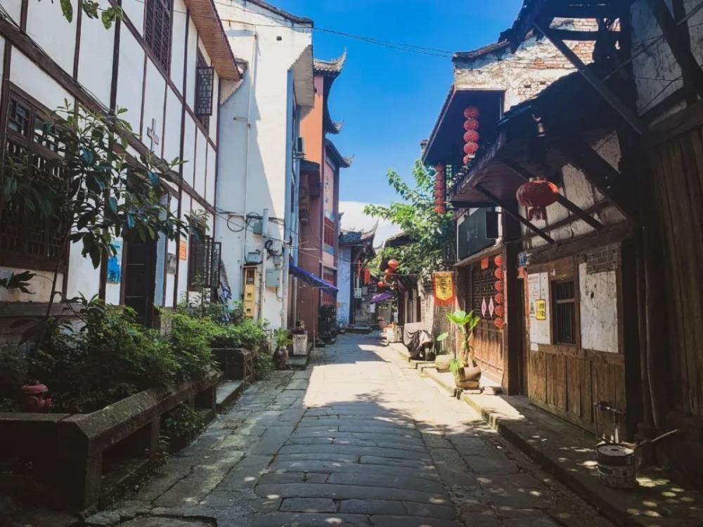 陇西县第十八届人民代表大会第三次会议举行第三次全体会议